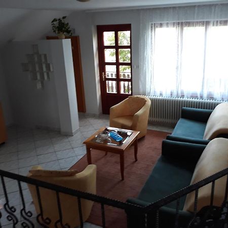 Rozsa Apartman 렌티 외부 사진