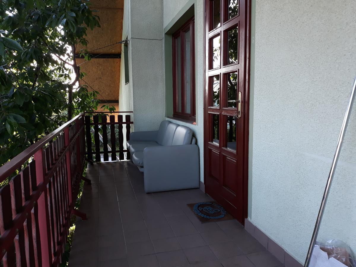 Rozsa Apartman 렌티 외부 사진
