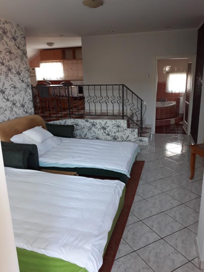 Rozsa Apartman 렌티 외부 사진