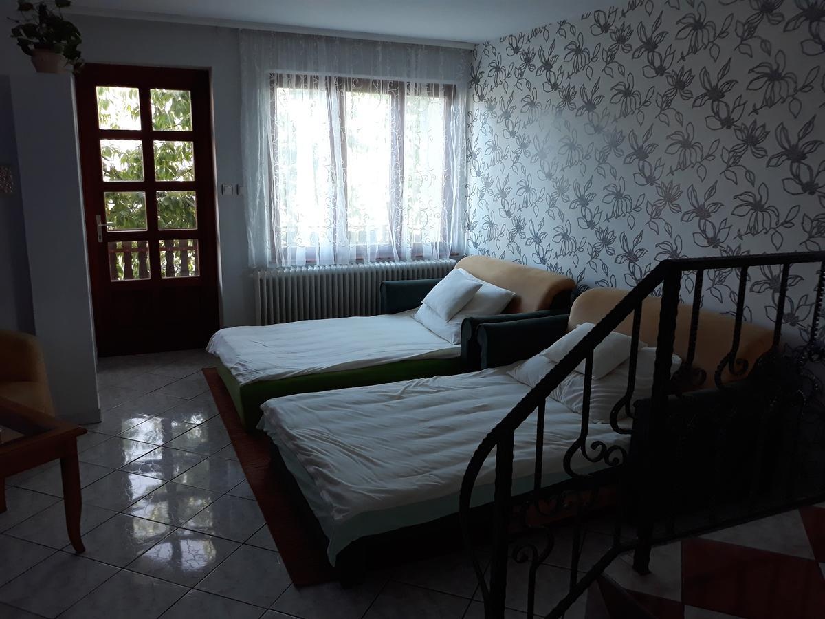 Rozsa Apartman 렌티 외부 사진