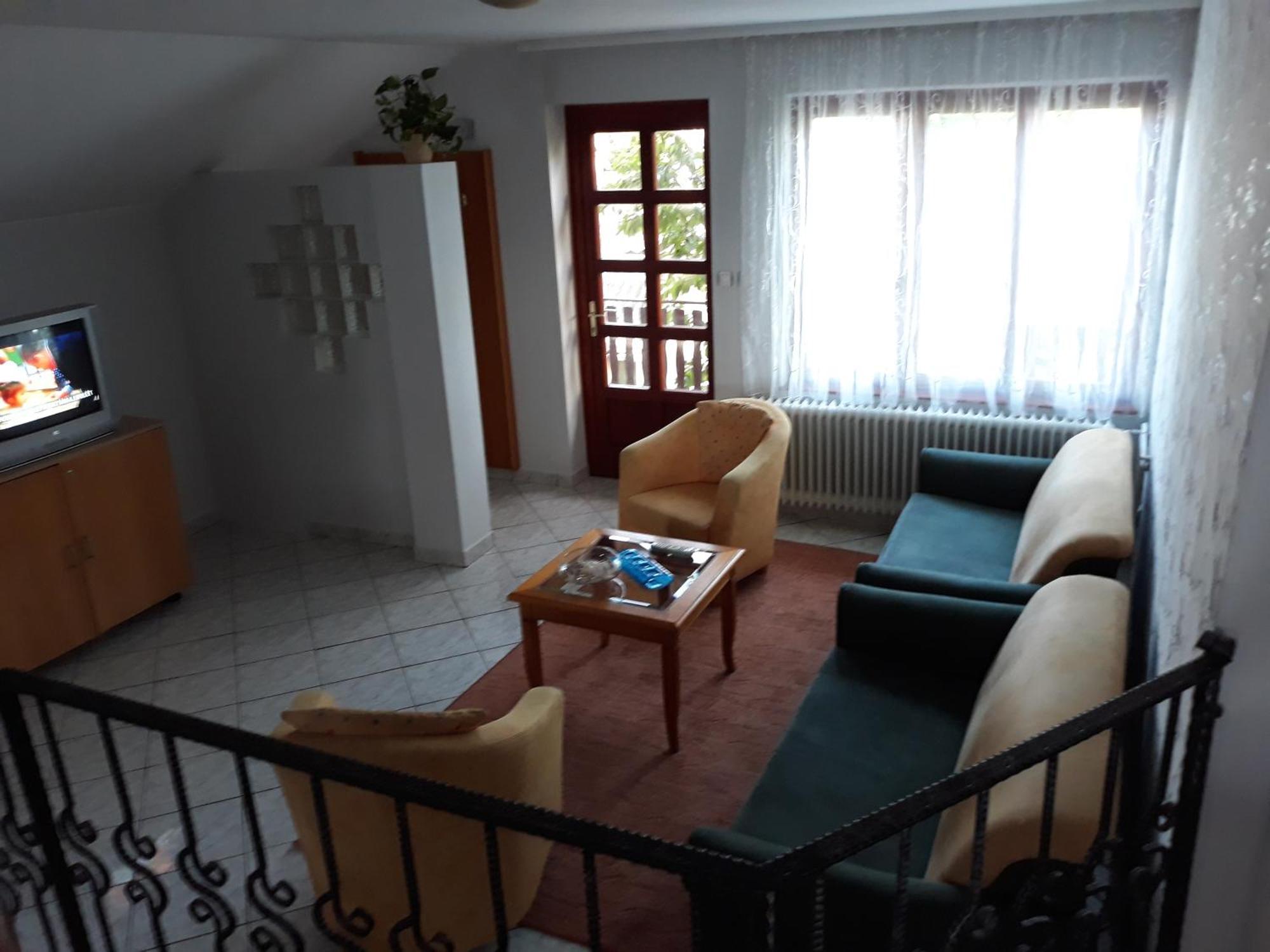 Rozsa Apartman 렌티 외부 사진