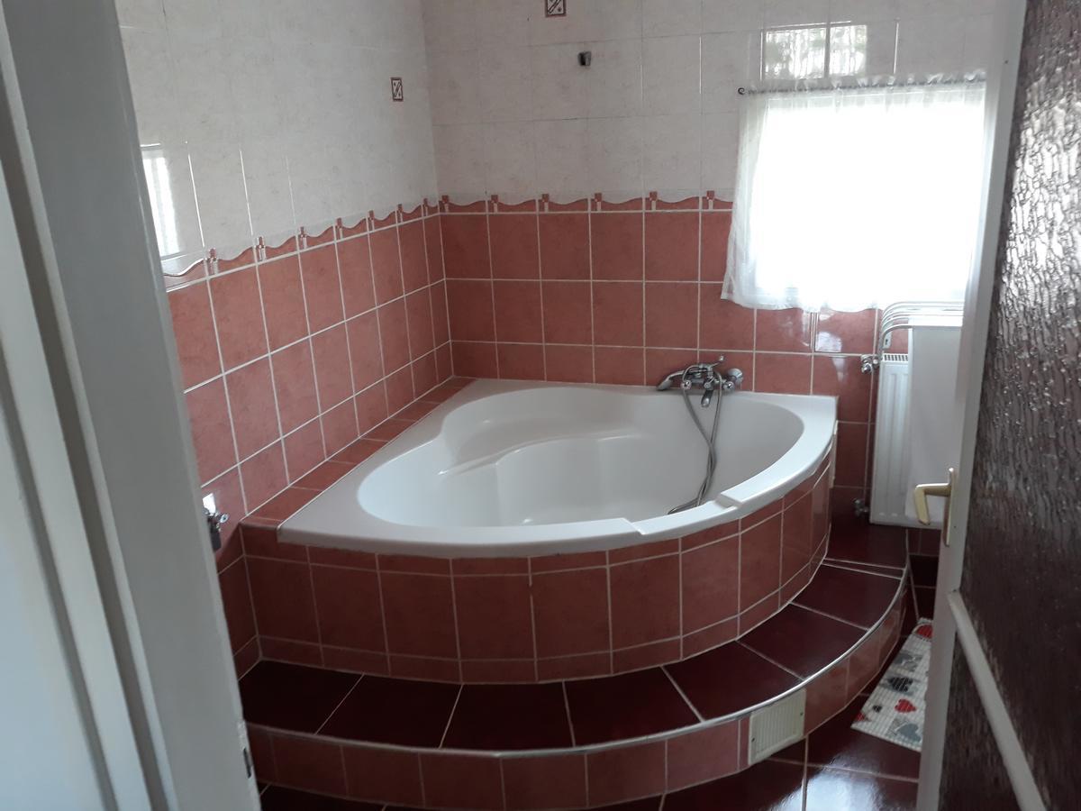 Rozsa Apartman 렌티 외부 사진