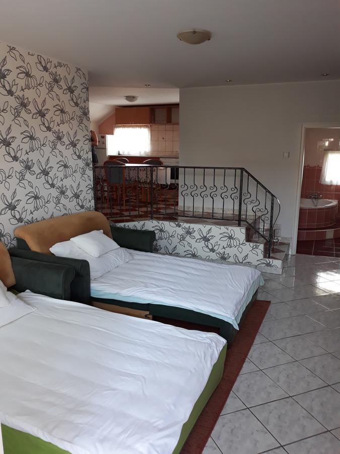 Rozsa Apartman 렌티 외부 사진